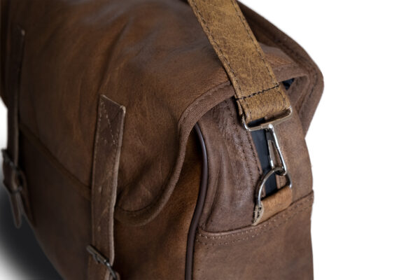 BORSA LATERALE UNIVERSALE SINGOLA “NEVADA” BROWN IN MORBIDA VERA PELLE CON TRACOLLA
