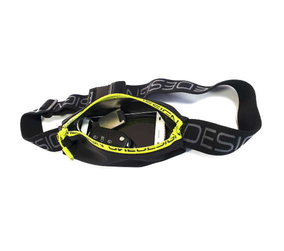 Marsupio con fascia elastica realizzato con materiali e cerniere waterproof.